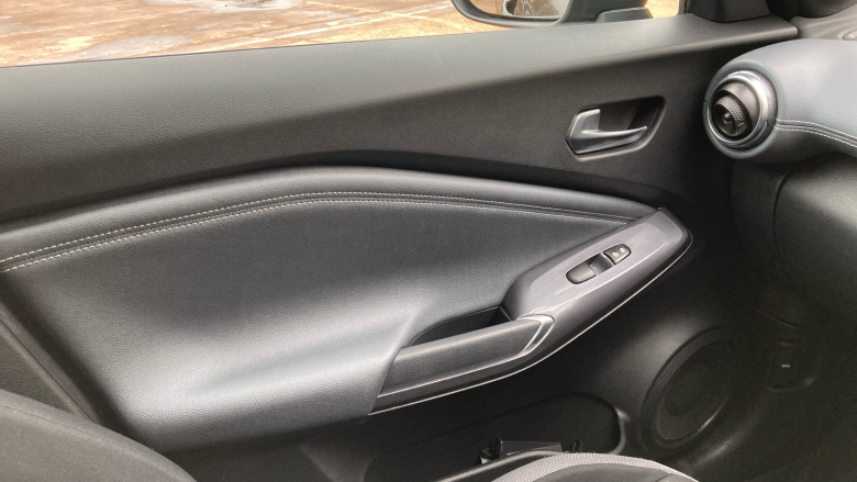 Nissan Juke 1.0 DiG-T 114 N-Connecta 5dr DCT Petrol Hatchback